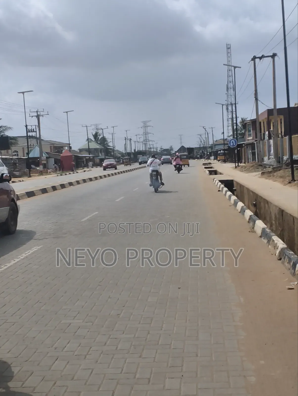 Family Deed Top in Gberigbe