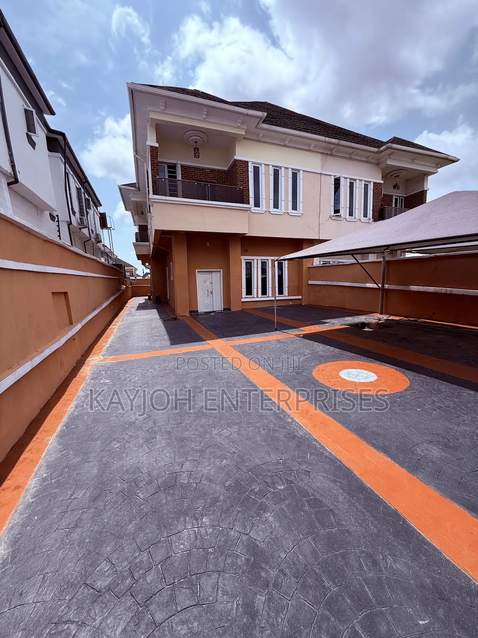 4bdrm Duplex in Thomas Estate for sale in Thomas Estate