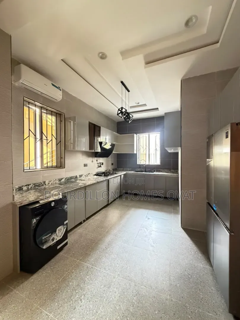 3bdrm Apartment in Lekki Phase 1 for sale in Lekki Phase 1