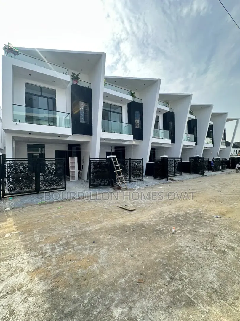 3bdrm Duplex in Ikota Villa Estate for sale in Ikota