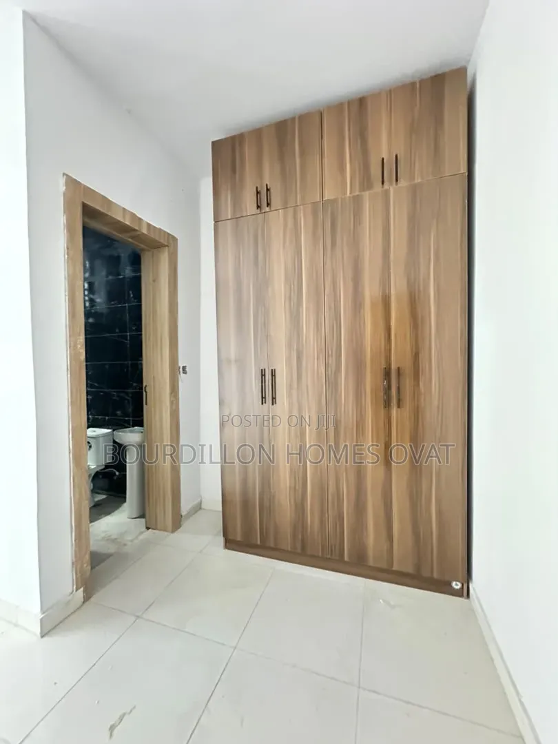 3bdrm Duplex in Ikota Villa Estate for sale in Ikota