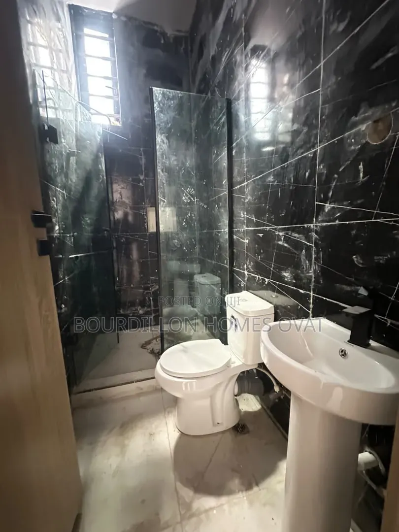 3bdrm Duplex in Ikota Villa Estate for sale in Ikota