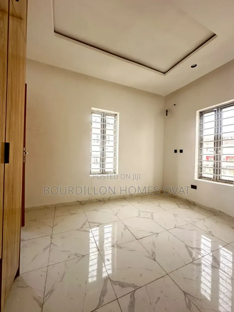 4bdrm Duplex in Ikota Villa Estate for sale in Ikota