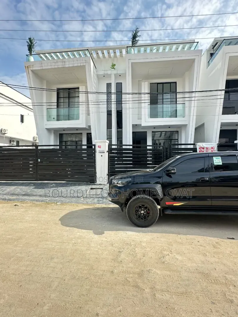 4bdrm Duplex in Ikota Villa Estate for sale in Ikota