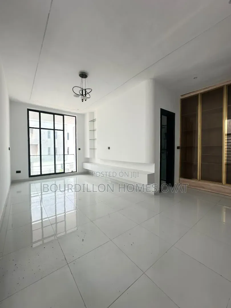 4bdrm Duplex in Ikota Villa Estate for sale in Ikota