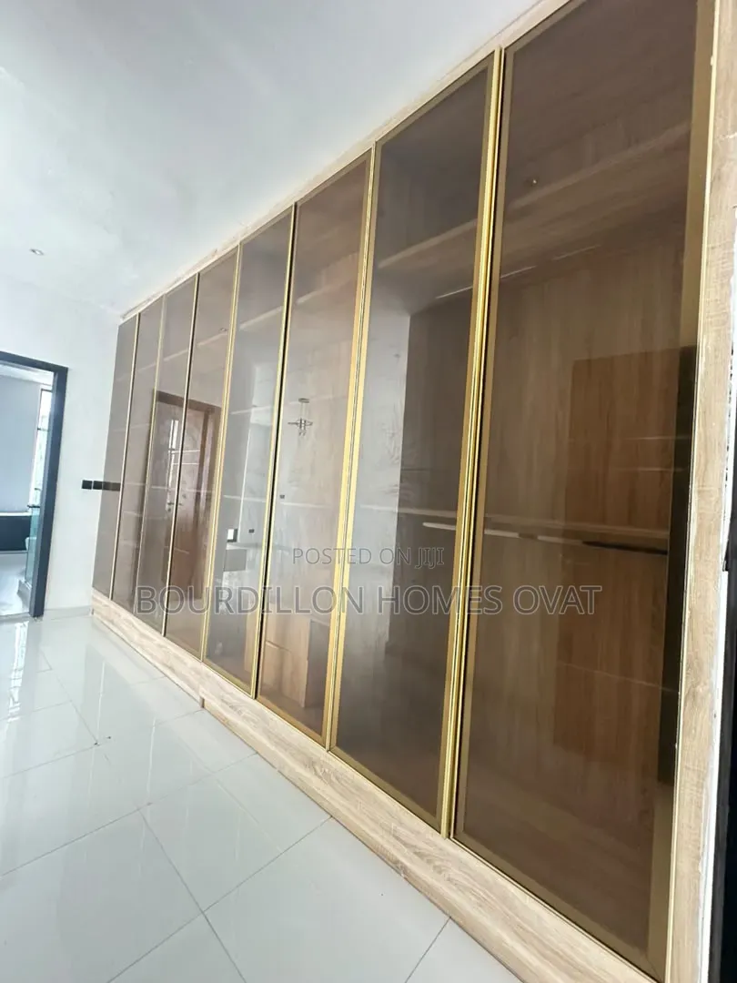 4bdrm Duplex in Ikota Villa Estate for sale in Ikota