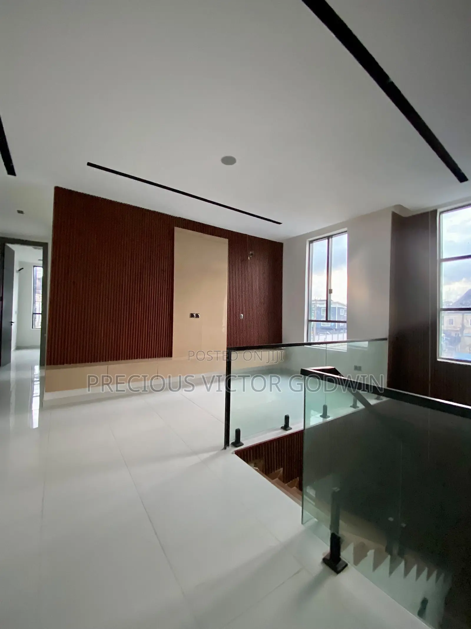 5bdrm Duplex in Chevron for sale in Chevron