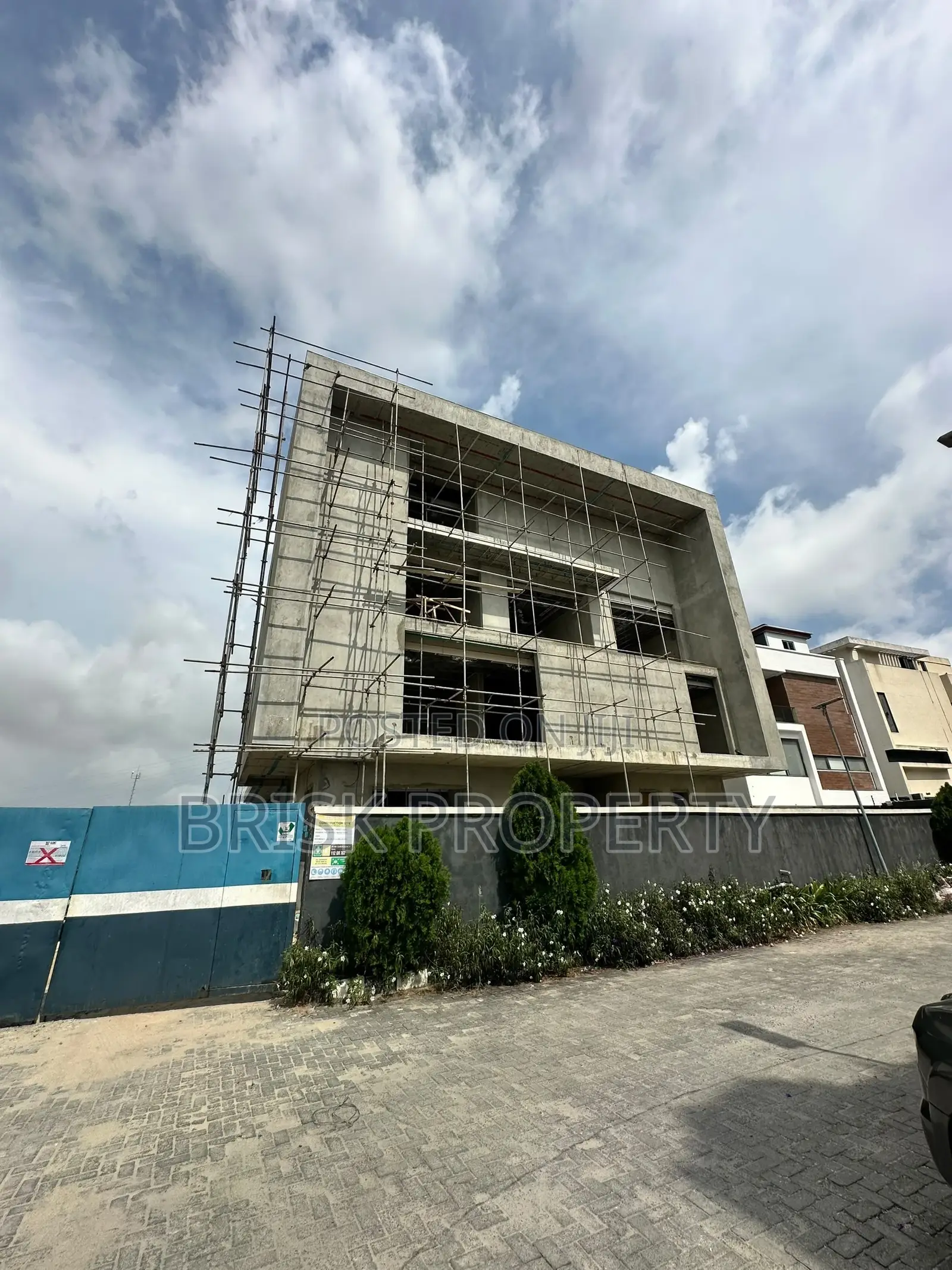 5bdrm Duplex in Banana Island for sale in Banana Island