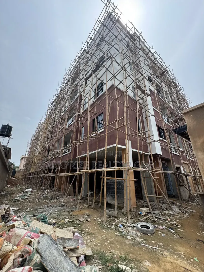 4bdrm Apartment in Yaba Lagos for sale in Sabo / Yaba