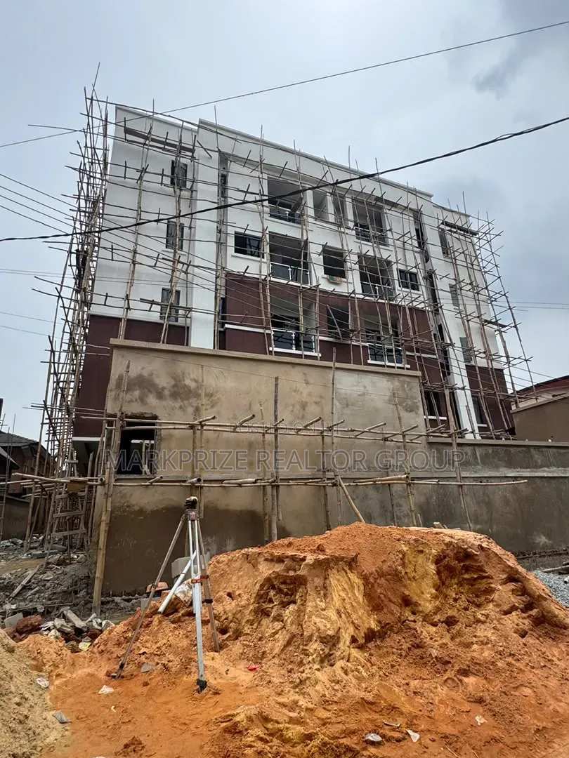 4bdrm Apartment in Yaba Lagos for sale in Sabo / Yaba