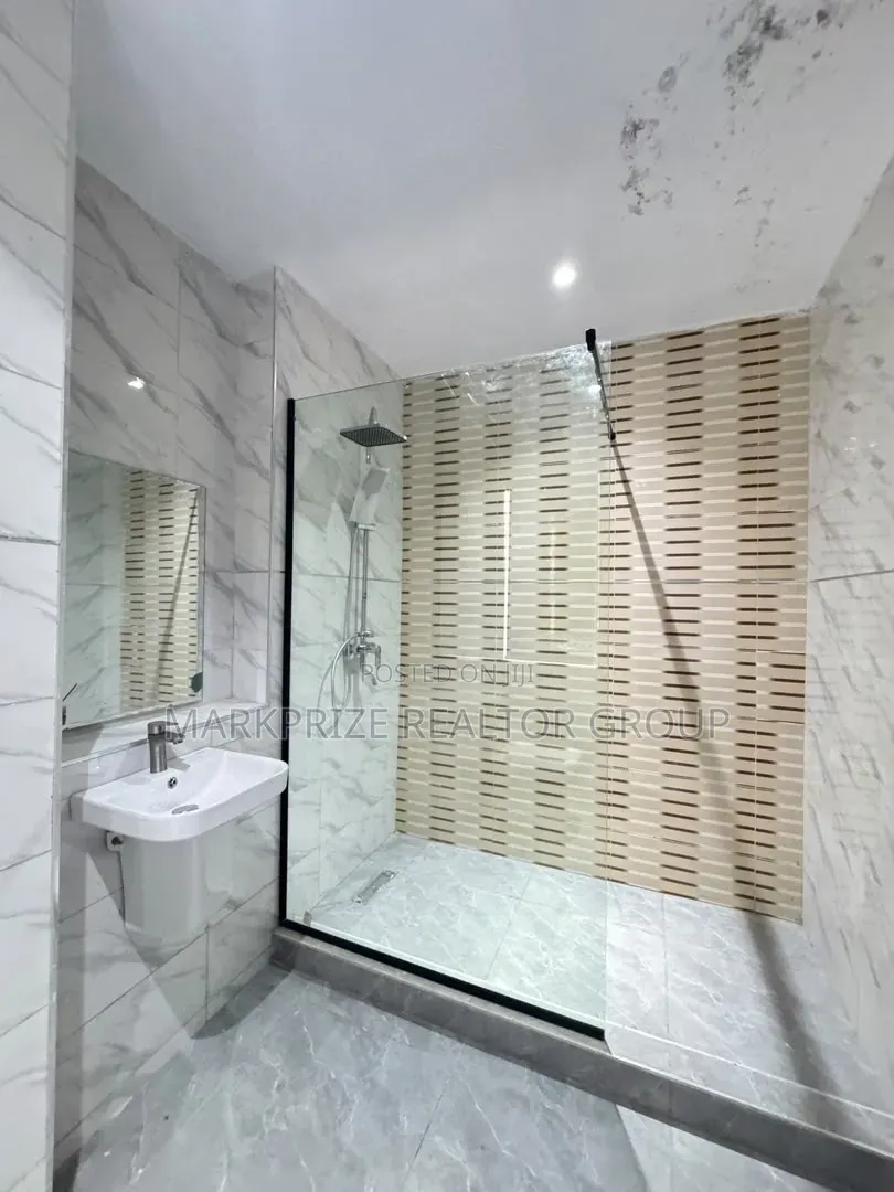 4bdrm Apartment in Yaba Lagos for sale in Sabo / Yaba