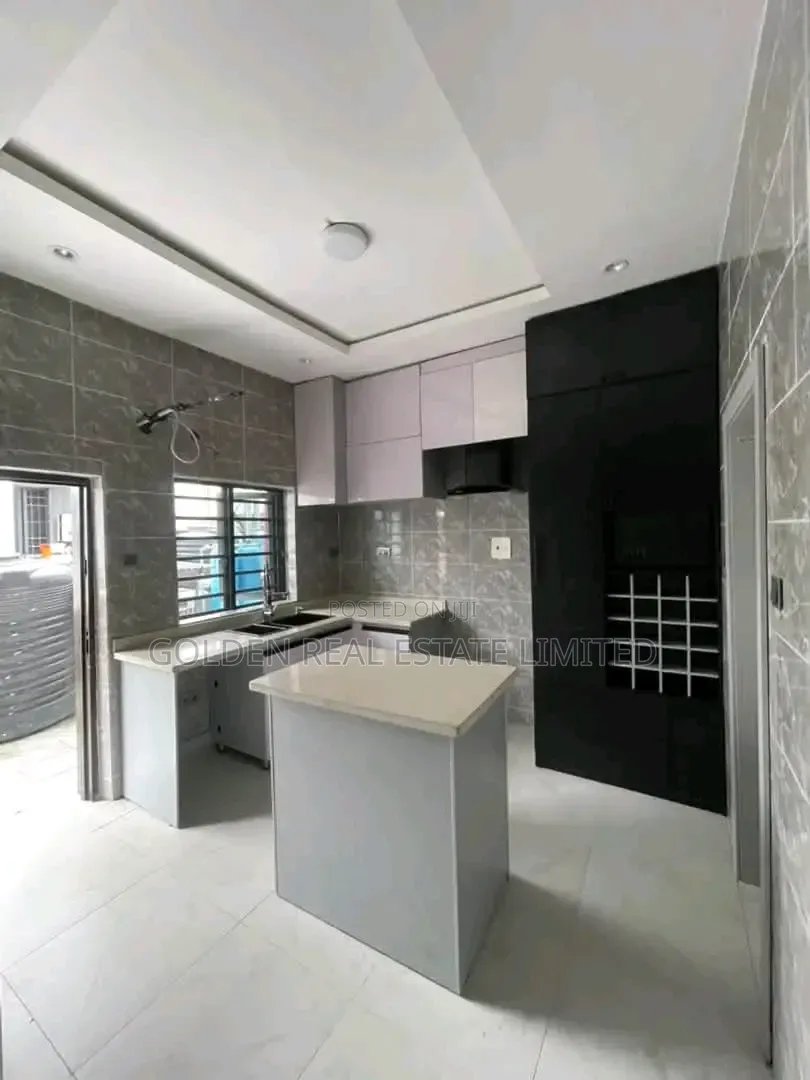 5bdrm Duplex in Lekki Phase 1 for sale in Lekki Phase 1