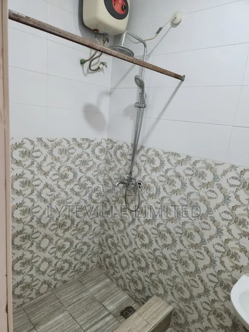 4bdrm Block of Flats in Chevron for rent in Chevron