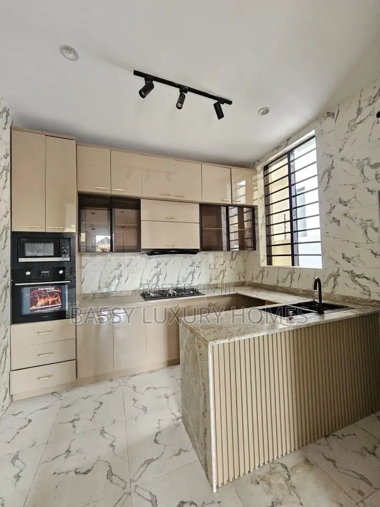 4bdrm Duplex in Lekki for sale in Lekki