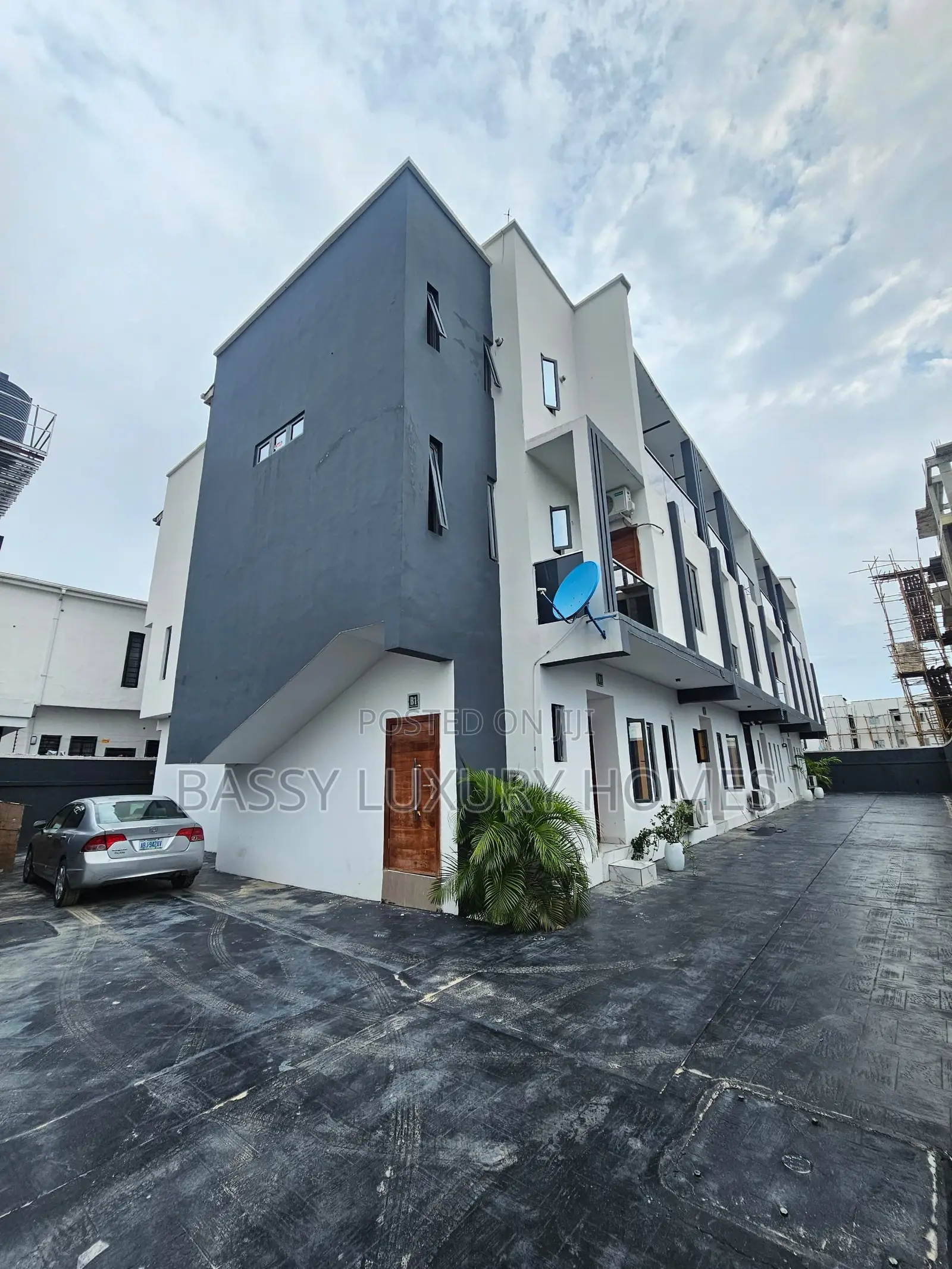 3bdrm Duplex in Ikota for sale in Ikota