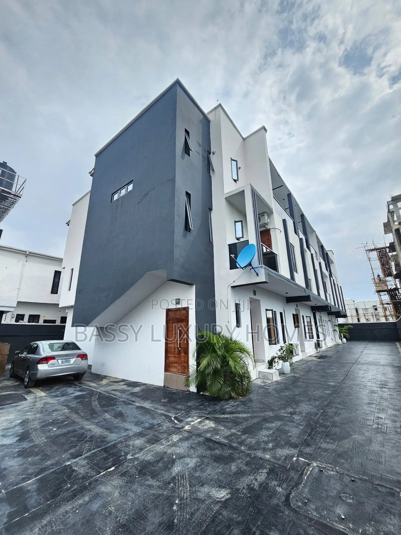3bdrm Duplex in Ikota for sale in Ikota