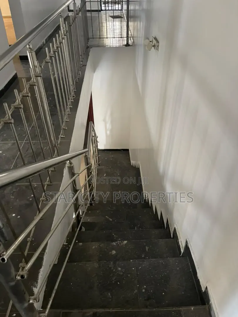 4bdrm Duplex in Maryland Lagos, Mende for rent in Mende