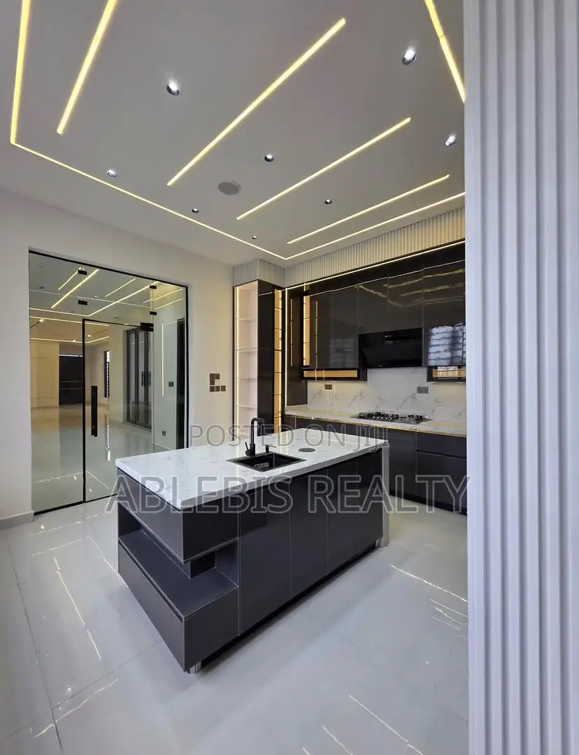 5bdrm Duplex in Ajah for sale in Ado / Ajah