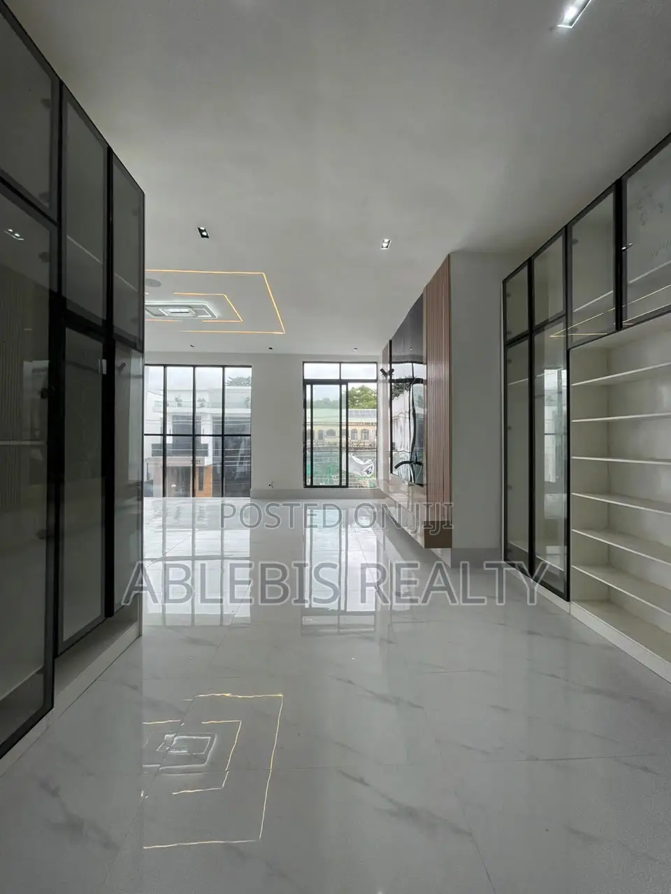 5bdrm Duplex in Chevron for sale in Chevron
