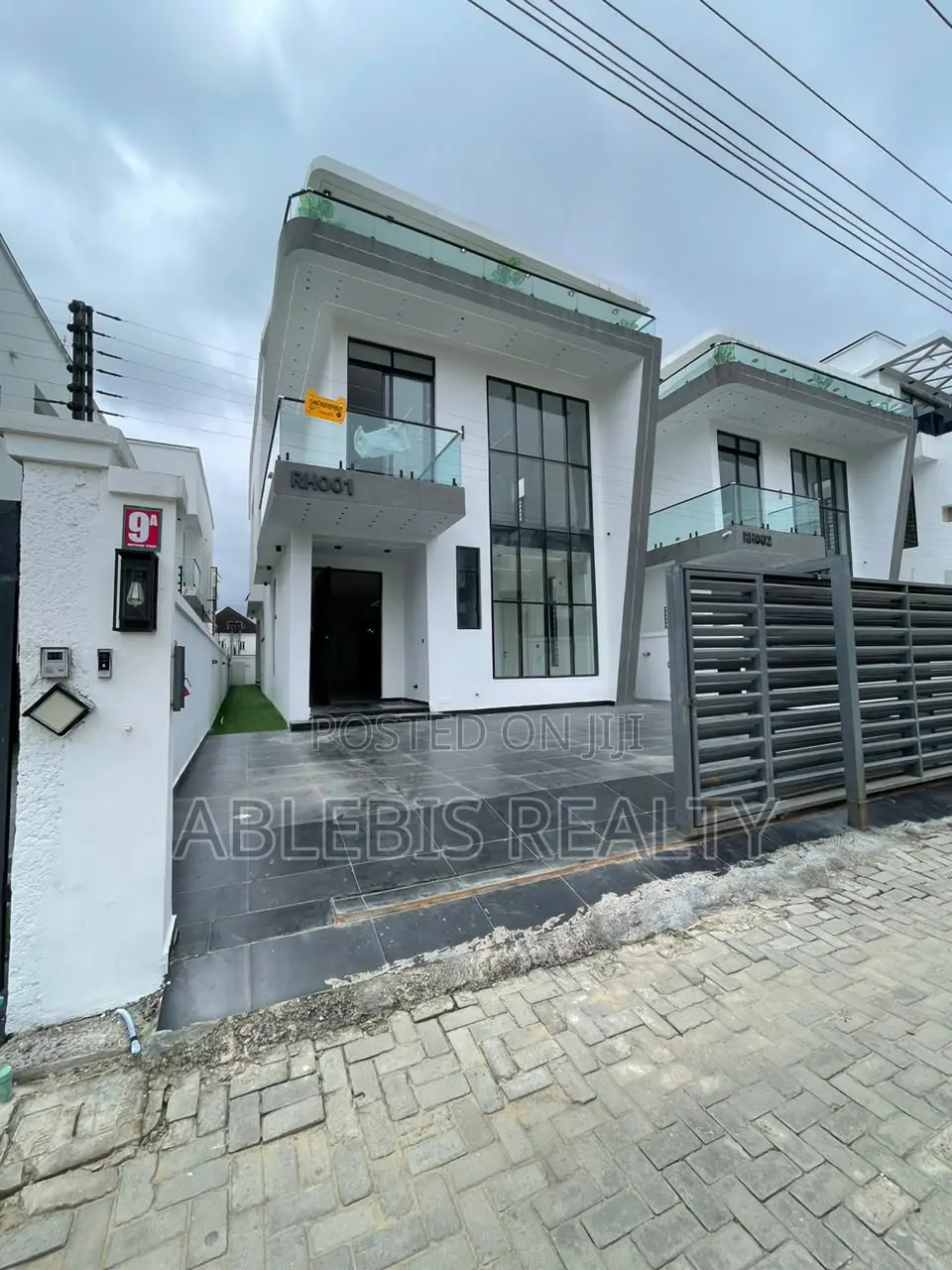 5bdrm Duplex in Chevron for sale in Chevron