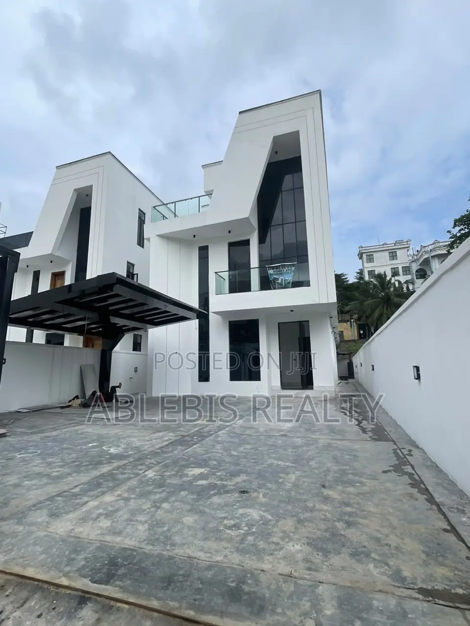 6bdrm Duplex in Chevron for sale in Chevron