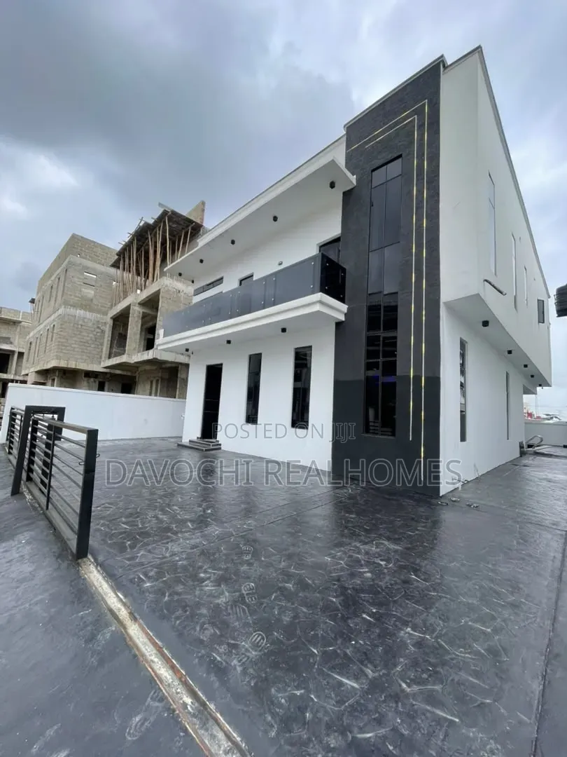 5bdrm Duplex in Chevron for sale in Chevron