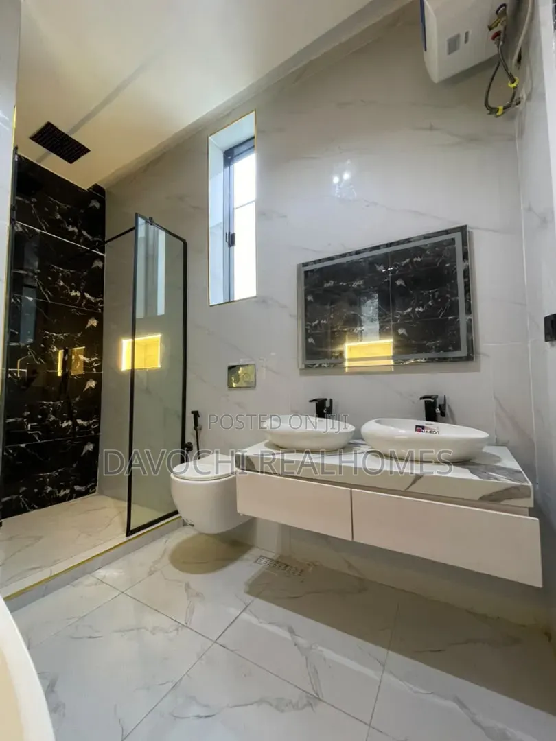5bdrm Duplex in Chevron for sale in Chevron