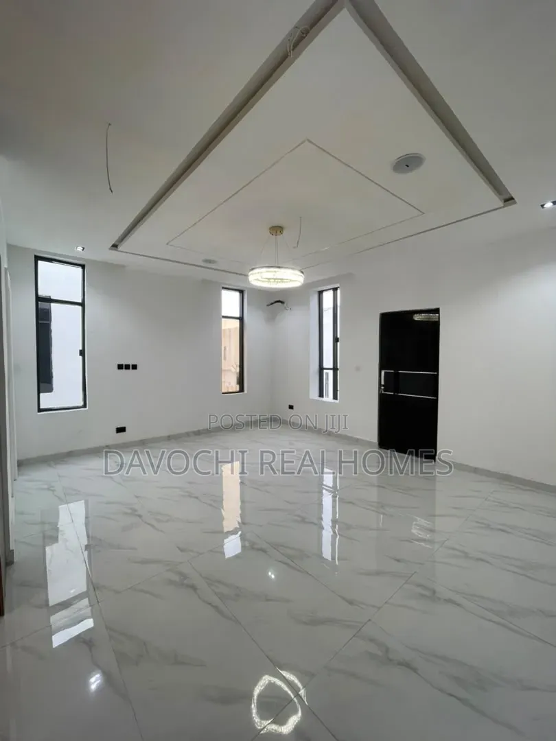 5bdrm Duplex in Chevron for sale in Chevron