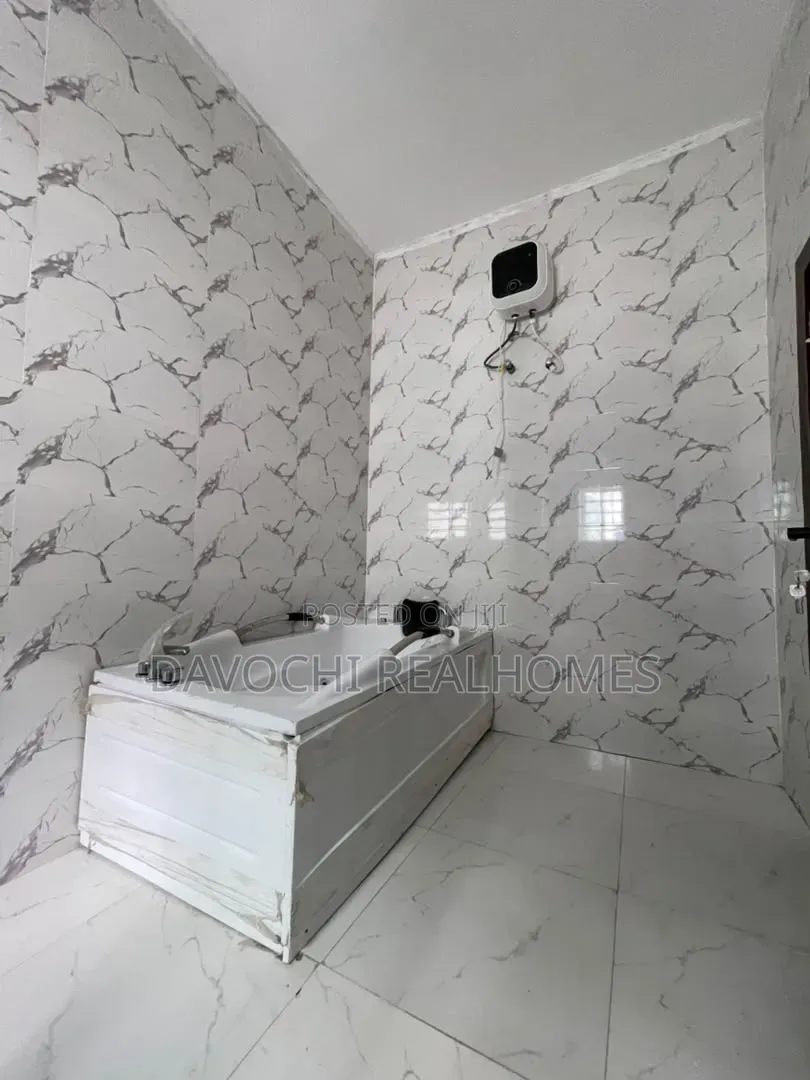 5bdrm Duplex in Sangotedo for sale in Sangotedo