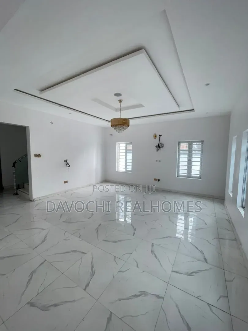 5bdrm Duplex in Sangotedo for sale in Sangotedo