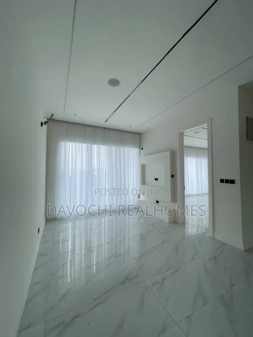 5bdrm Duplex in Osapa london for sale in Osapa london