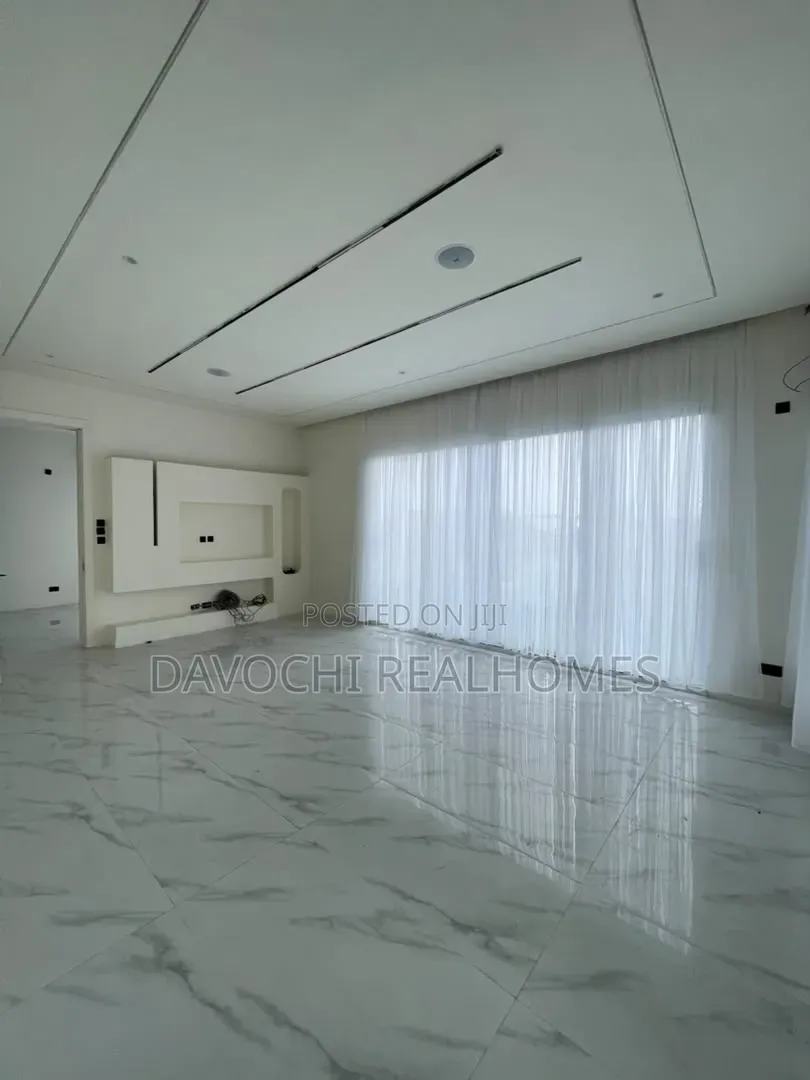 5bdrm Duplex in Osapa london for sale in Osapa london