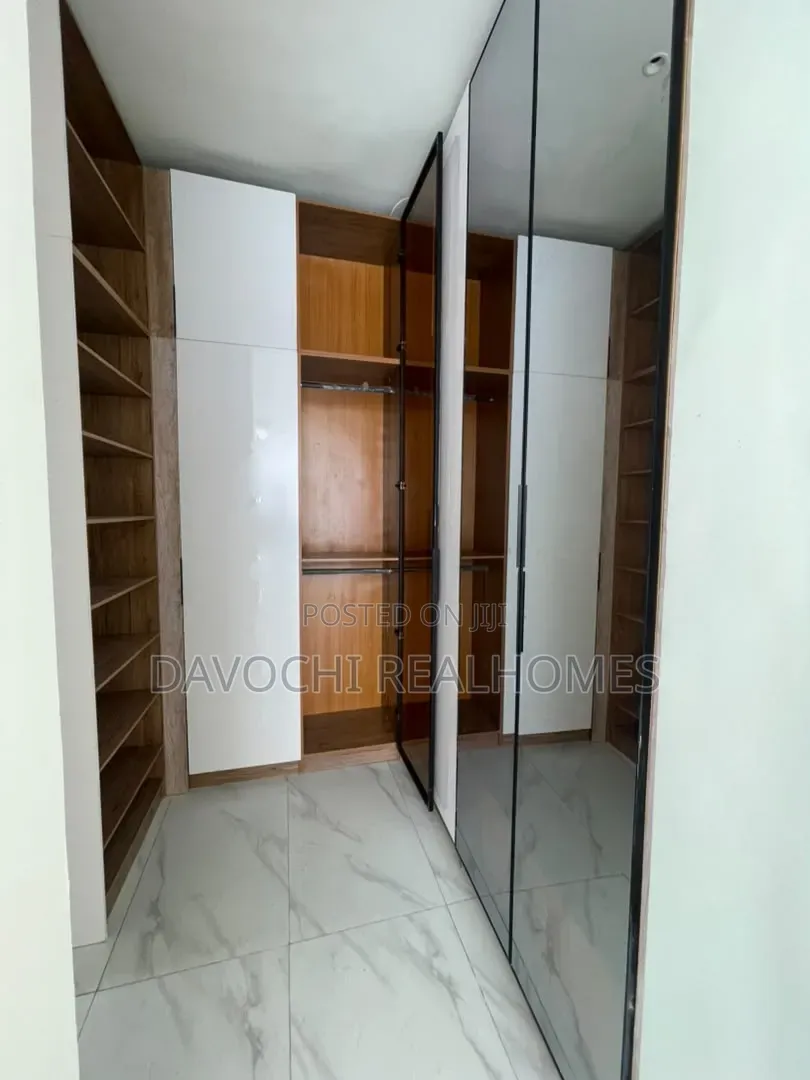 5bdrm Duplex in Osapa london for sale in Osapa london