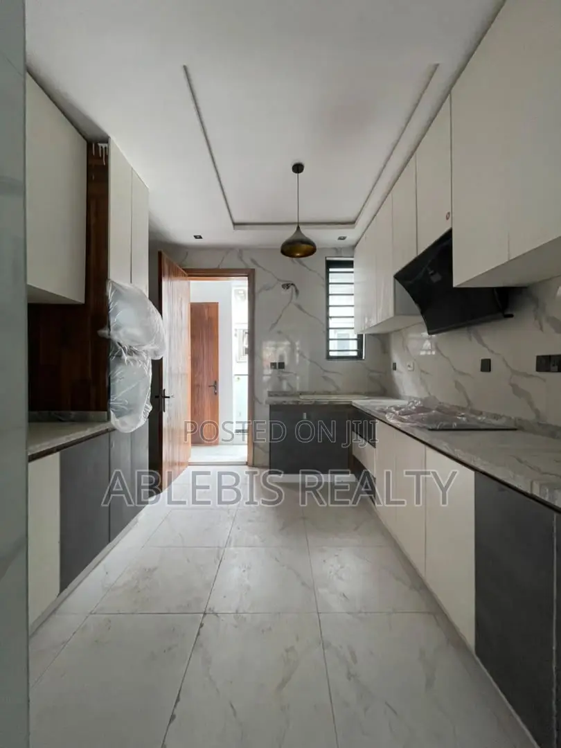 2bdrm Apartment in Osapa London for sale in Osapa london