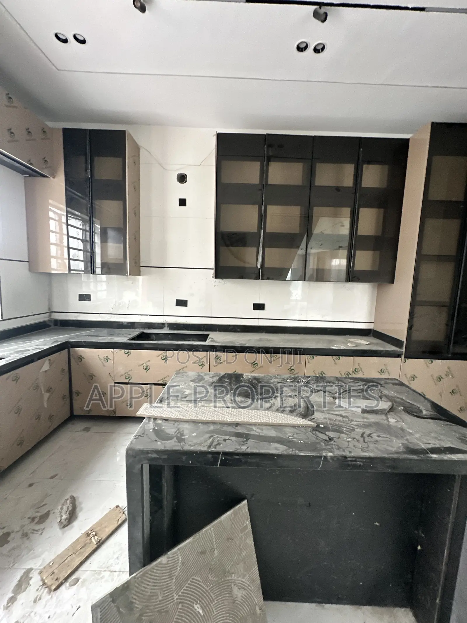 5bdrm Duplex in Lekki Phase 1 for sale in Lekki Phase 1