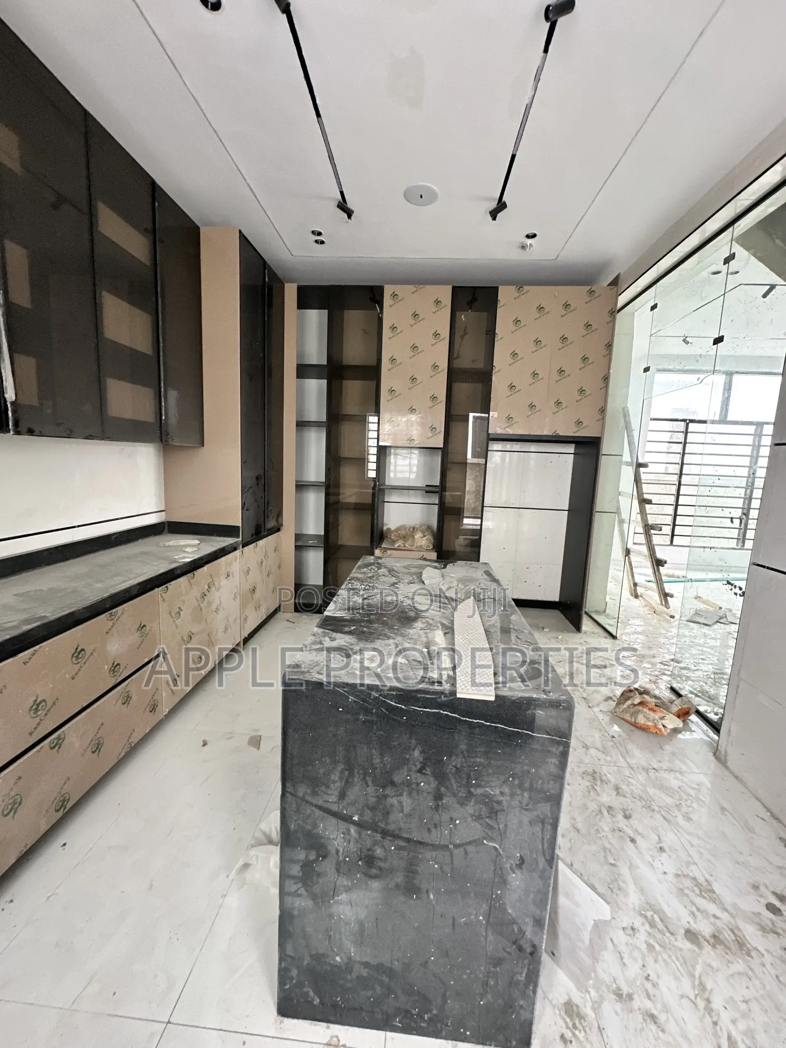 5bdrm Duplex in Lekki Phase 1 for sale in Lekki Phase 1