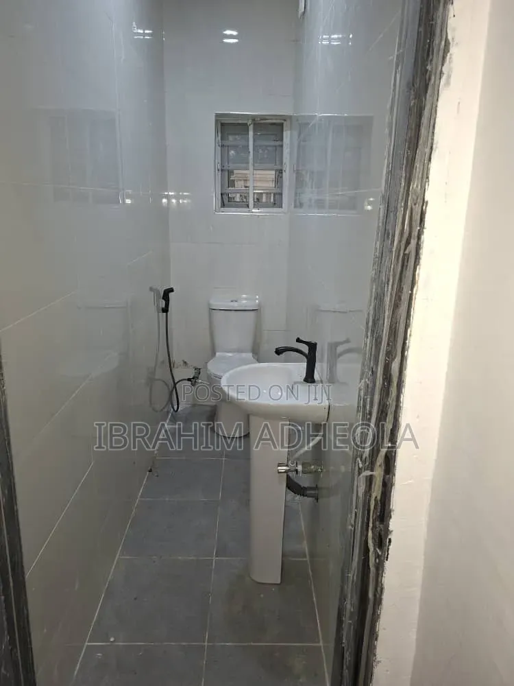 3bdrm Apartment in Arowojobe Estate, Mende for rent in Mende