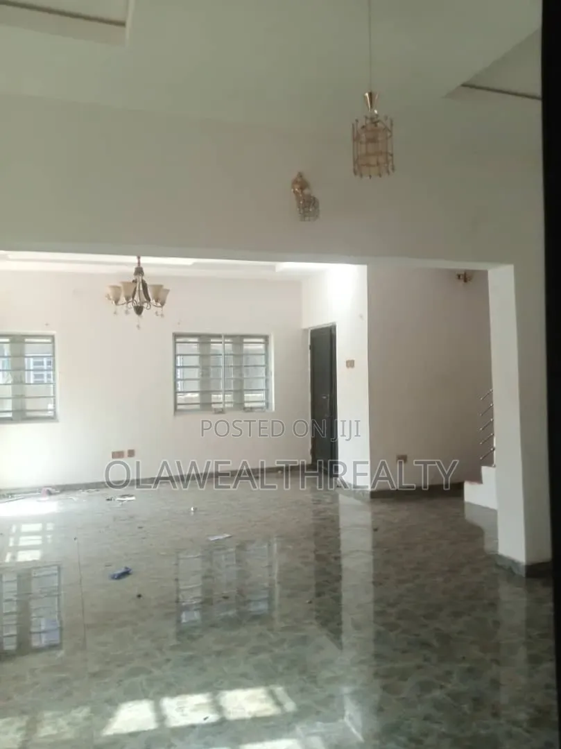 4bdrm Duplex in Okebadan Estate, Akobo for rent in Akobo