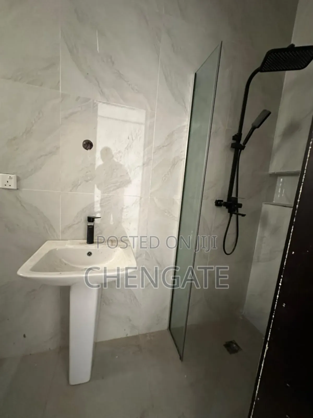 4bdrm Townhouse/Terrace in Ologolo for sale in Ologolo