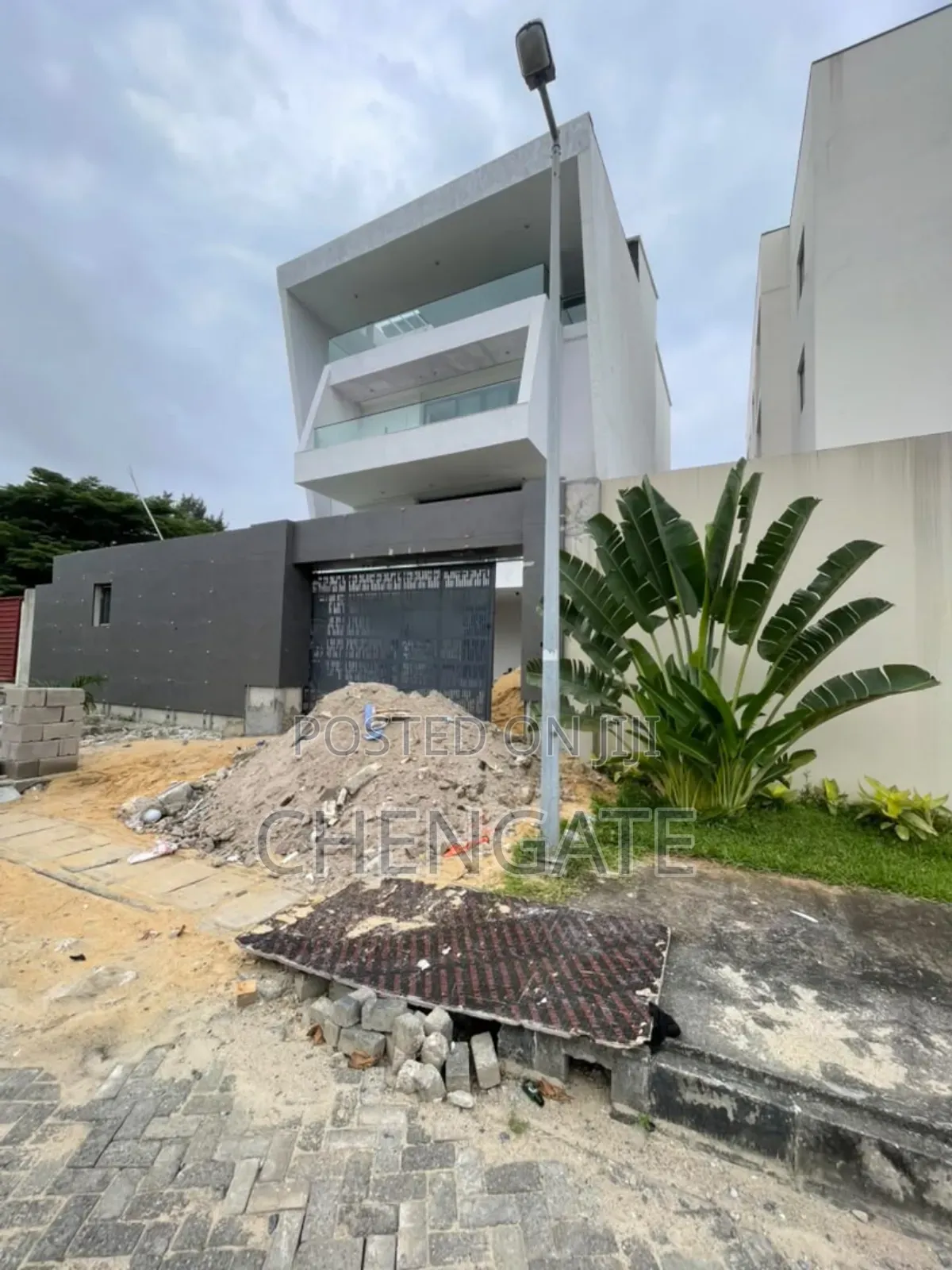 5bdrm Duplex in Banana Island for sale in Banana Island