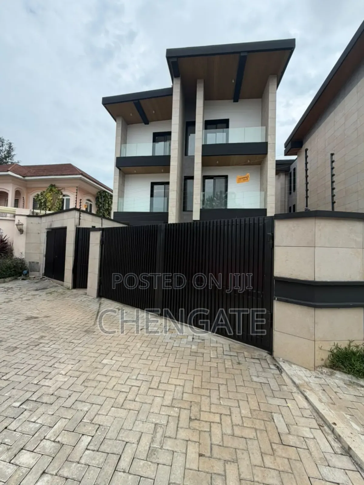 5bdrm Duplex in Banana Island for sale in Banana Island