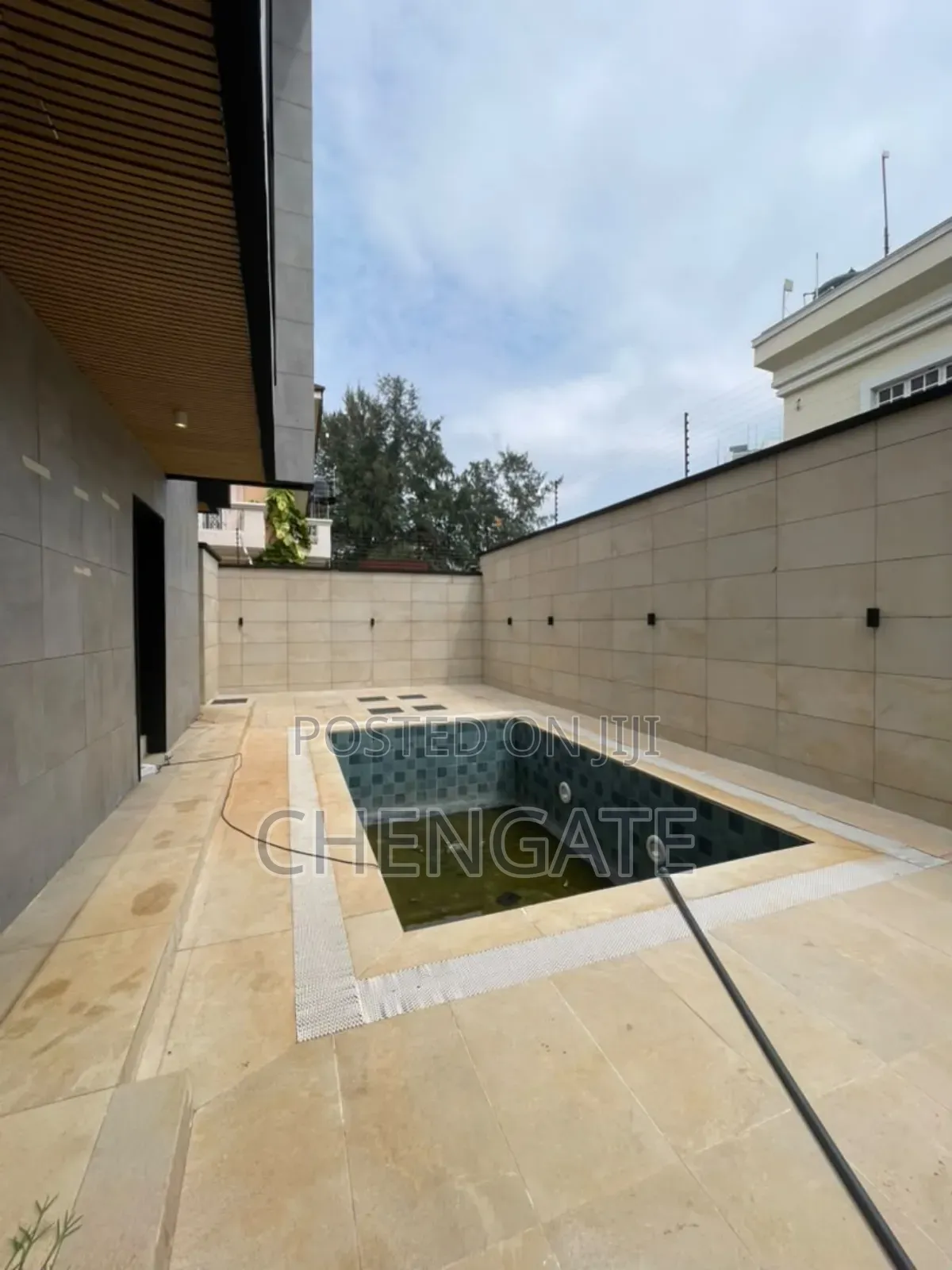 5bdrm Duplex in Banana Island for sale in Banana Island