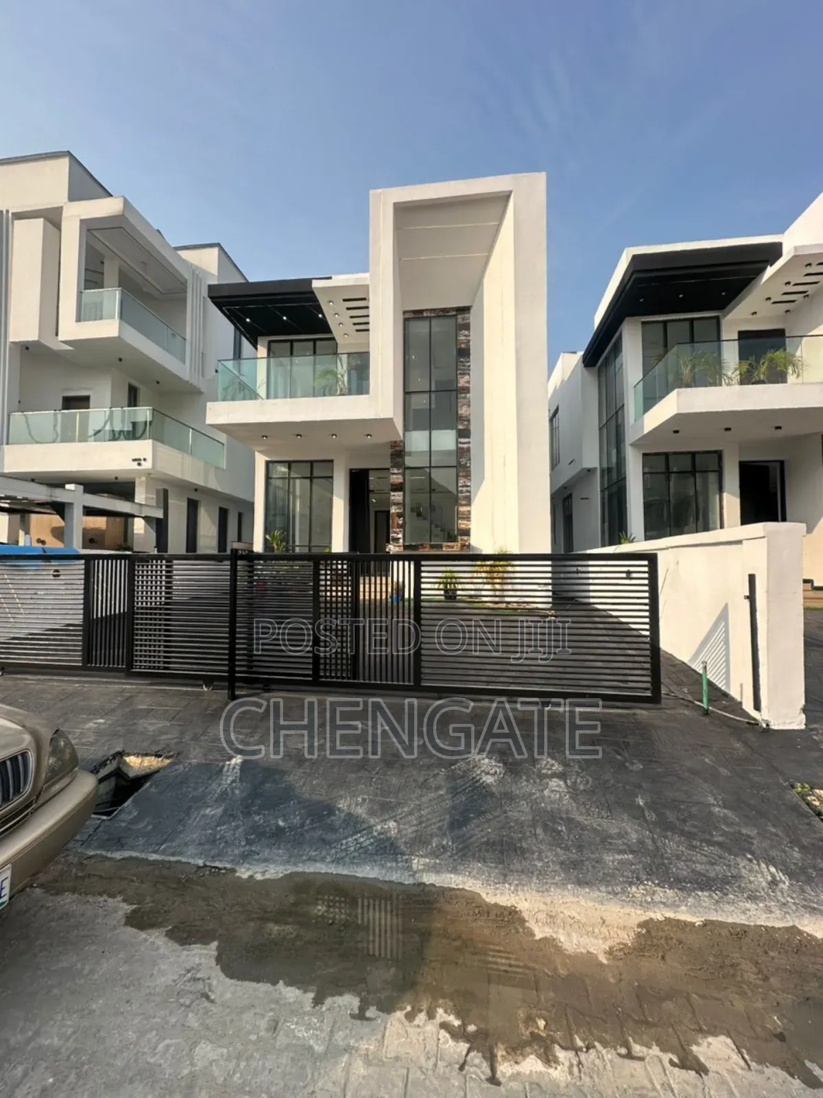 5bdrm Duplex in Chevron for sale in Chevron