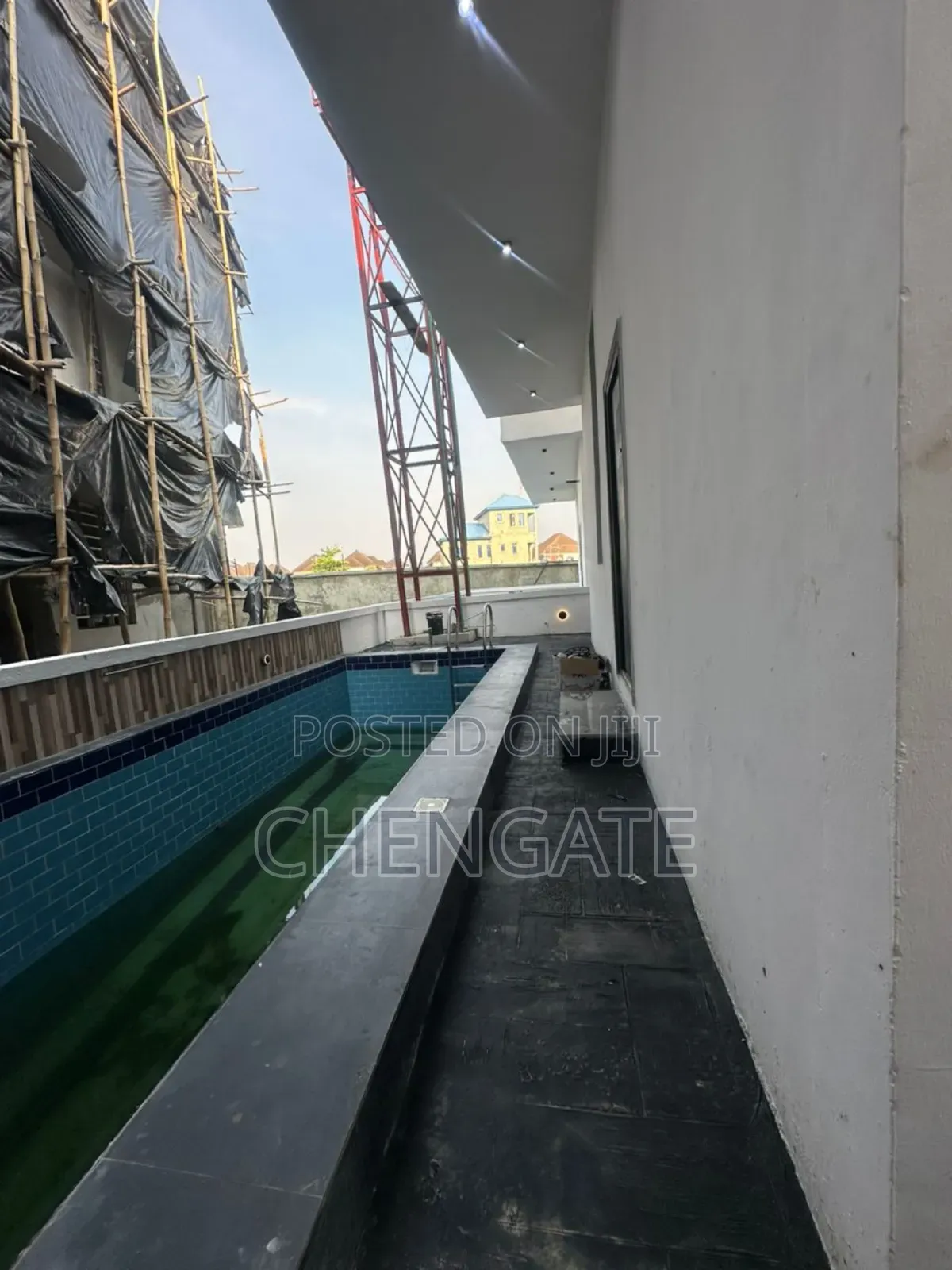 5bdrm Duplex in Chevron for sale in Chevron