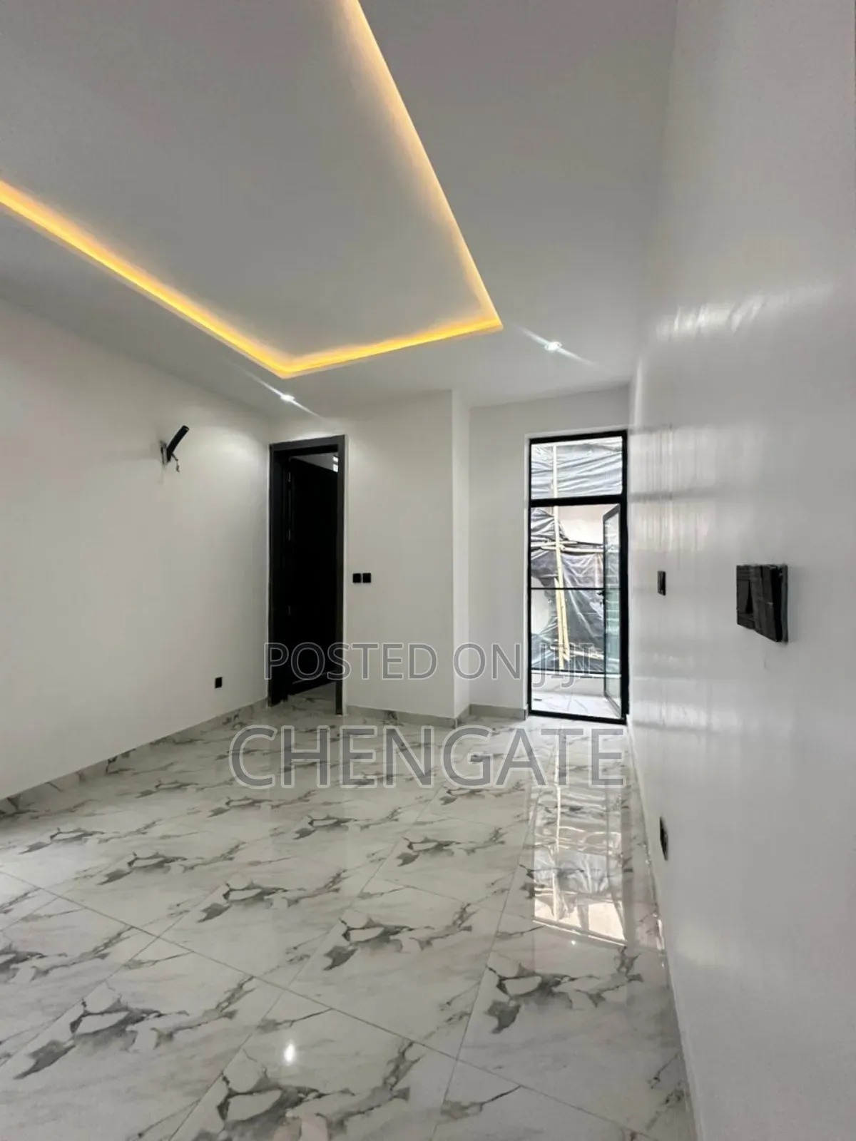 5bdrm Duplex in Chevron for sale in Chevron