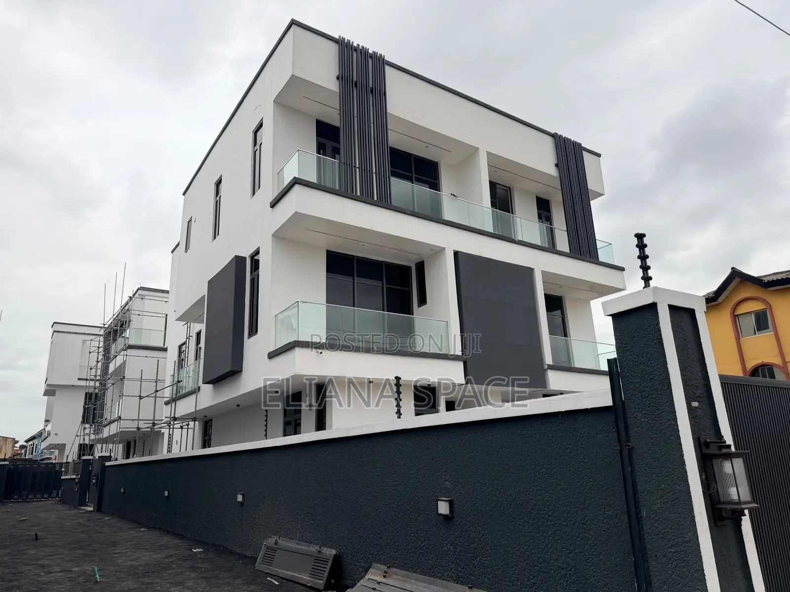 5bdrm Duplex in Omole Phase 2 for sale in Omole Phase 2