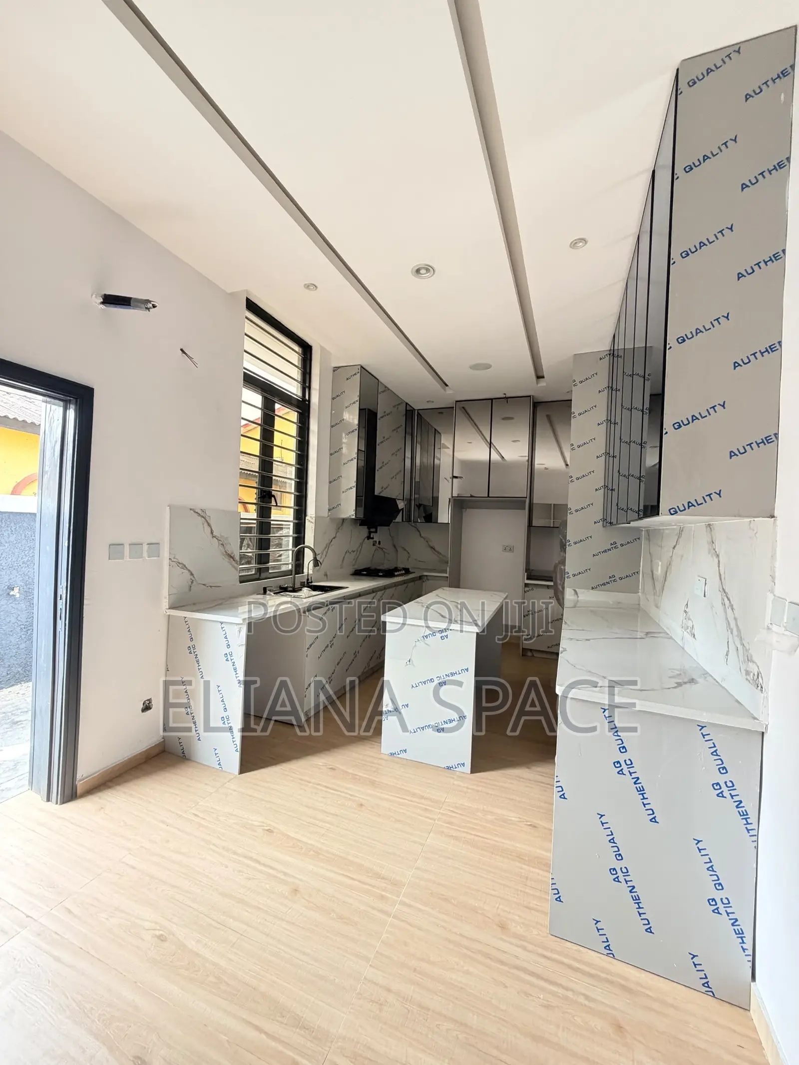 5bdrm Duplex in Omole Phase 2 for sale in Omole Phase 2
