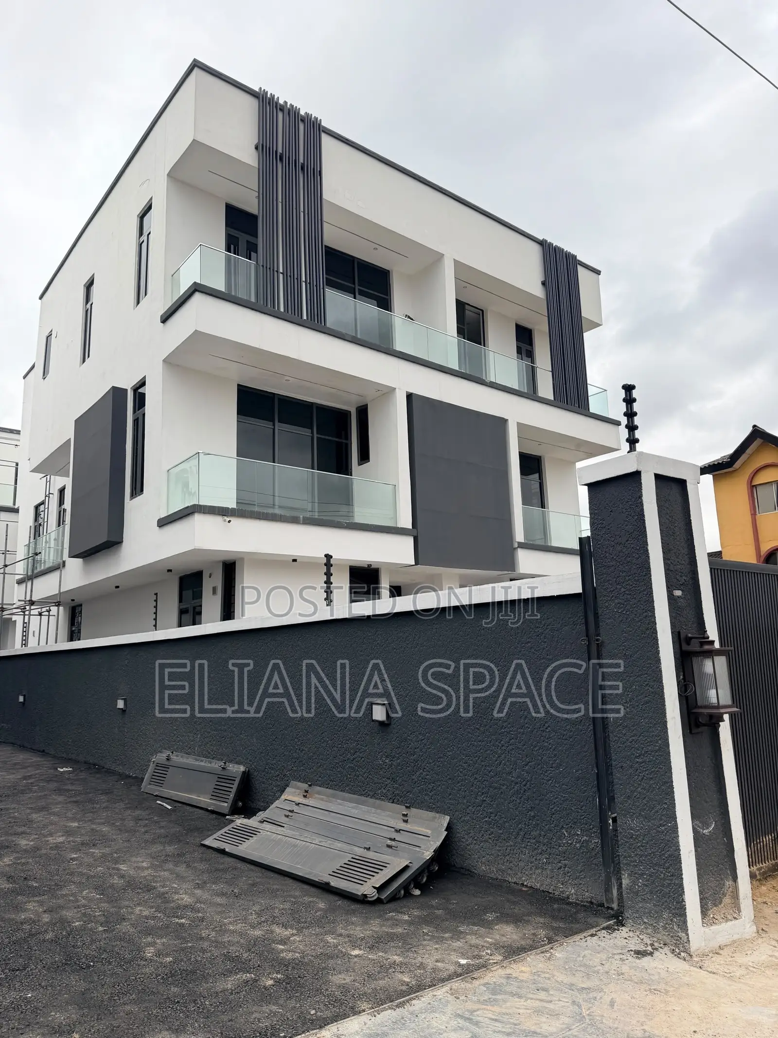 5bdrm Duplex in Omole Phase 2 for sale in Omole Phase 2