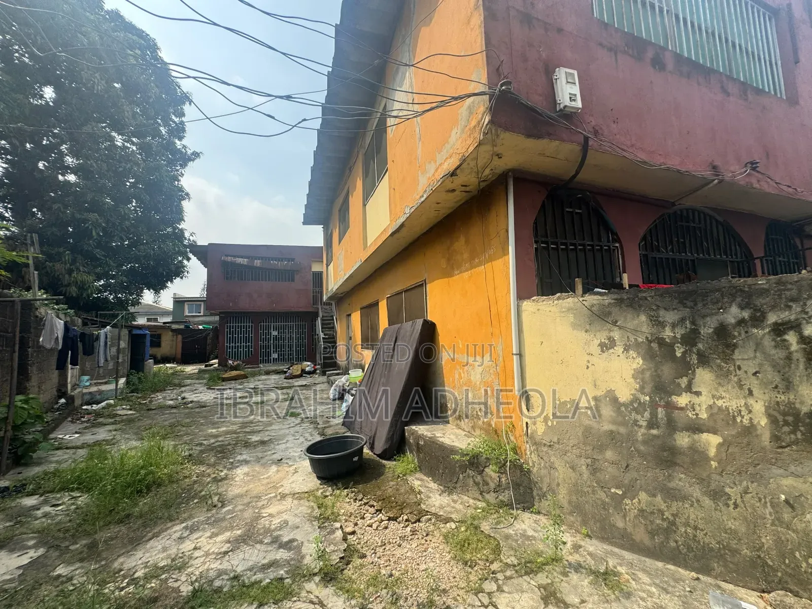 Land Measuring 820sqm With a Demolishable Structure on It, in a Love in Phase 2