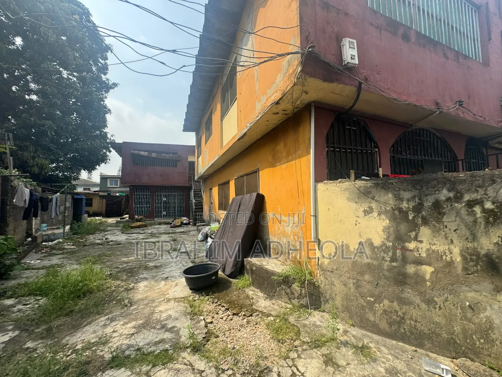 Land Measuring 820sqm With a Demolishable Structure on It, in a Love in Phase 2